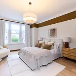 The Rosebery Retreat - Inviting 4Bdr With Garden