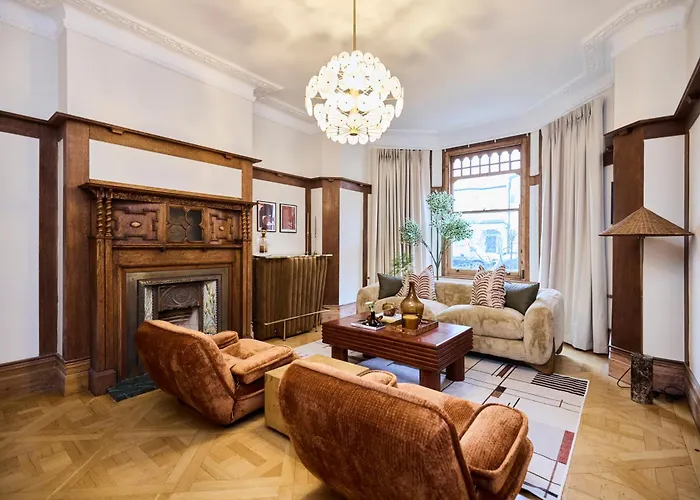 The Rosebery Retreat - Inviting 4Bdr With Garden