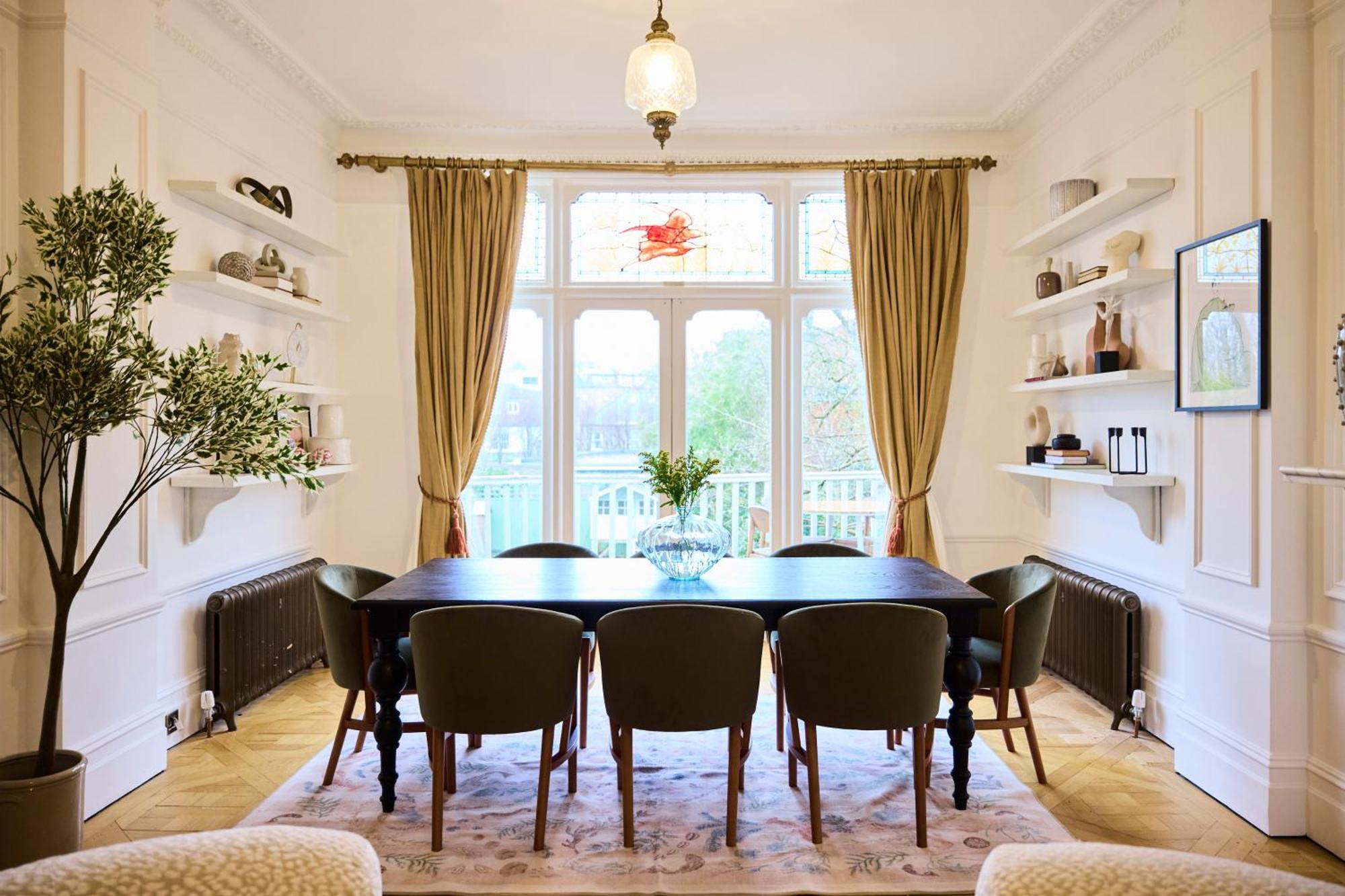 The Rosebery Retreat - Inviting 4bdr With Garden Appartamento *
