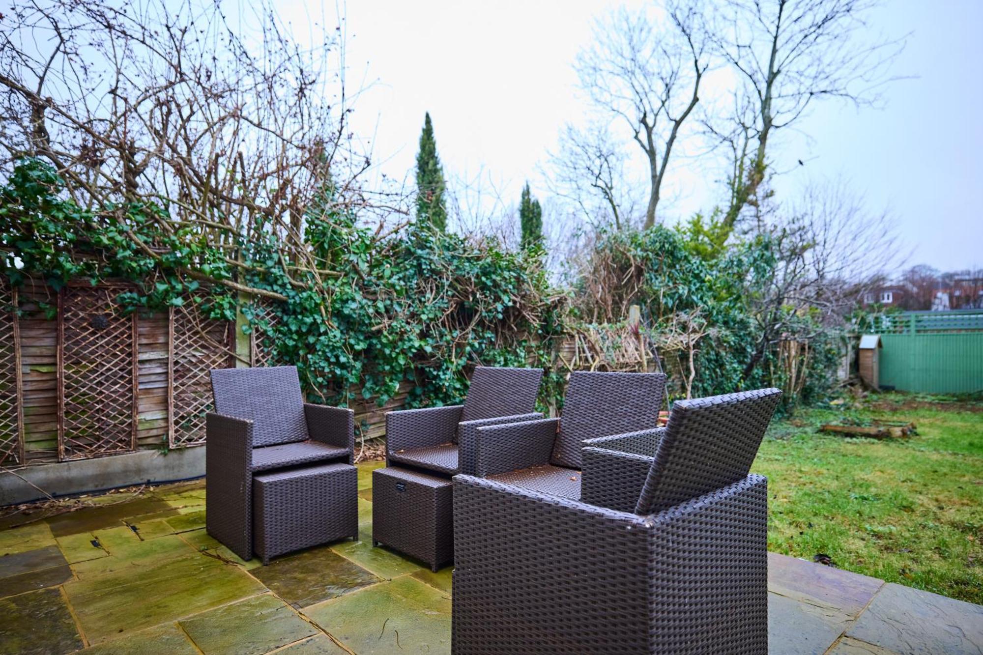 The Rosebery Retreat - Inviting 4bdr With Garden Appartamento *