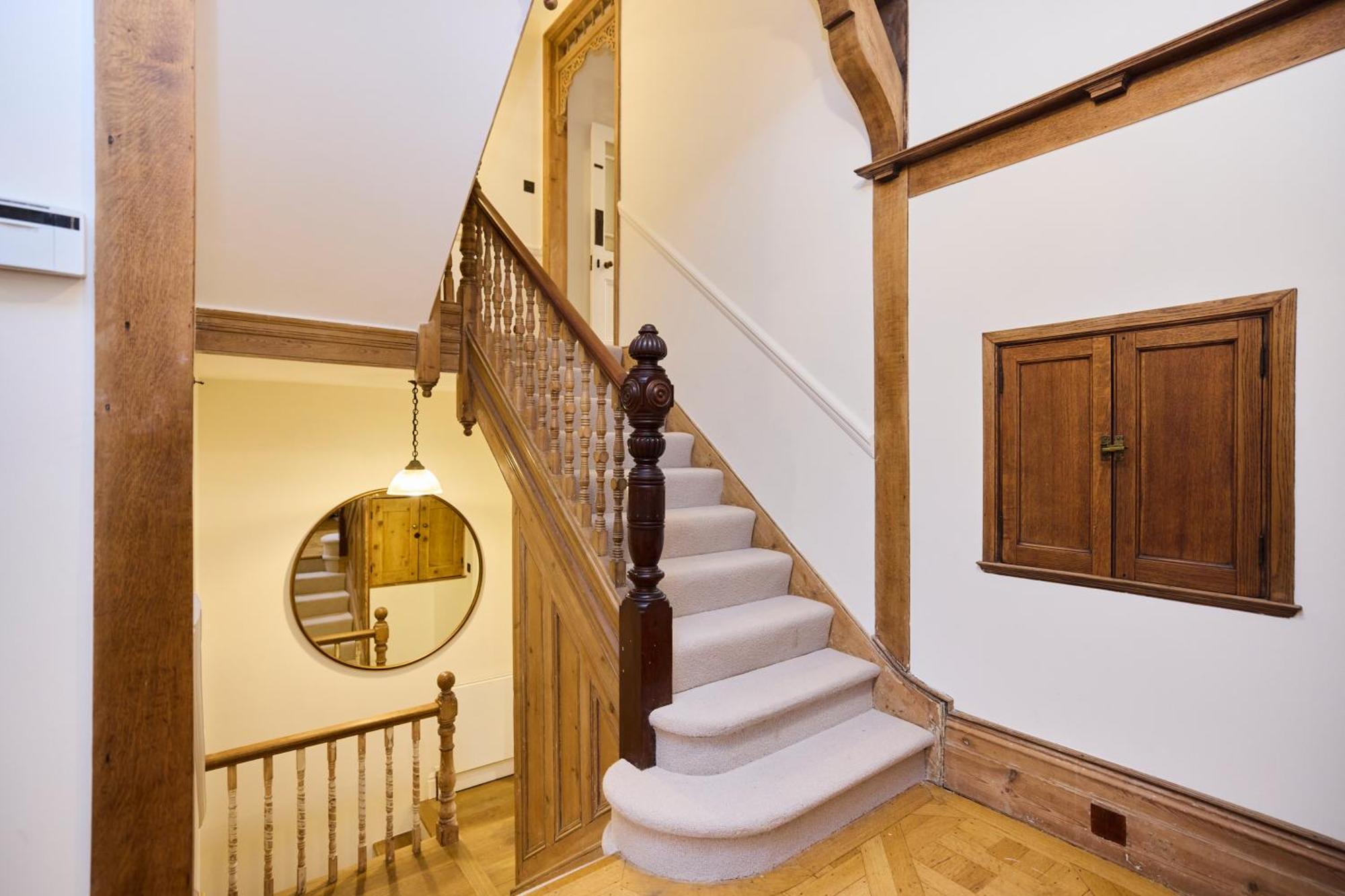 The Rosebery Retreat - Inviting 4bdr With Garden Appartamento